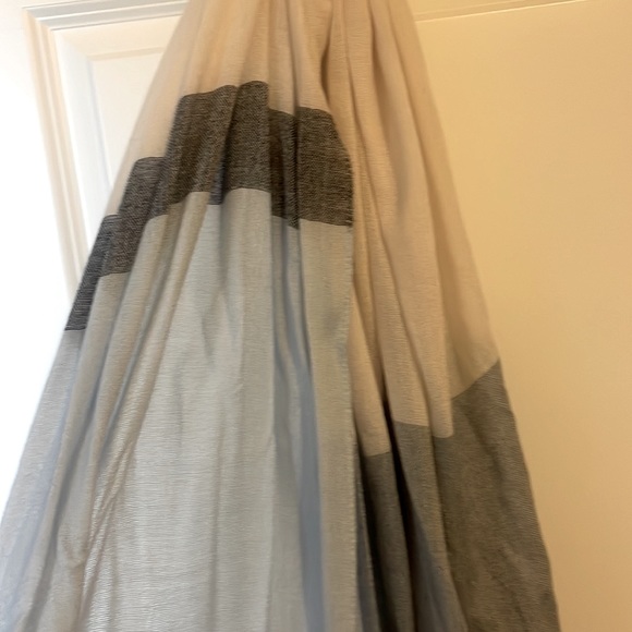 Lightweight shawl or scarf H&M - Picture 4 of 5